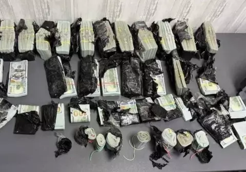 O șoferiță cu Mercedes a vrut să intre în România cu 1.000.000 de dolari pe care îi aducea din Ucraina