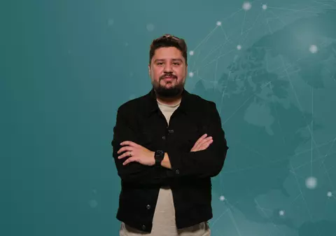 5 știri by Libertatea – Tech: Cât va costa un supercalculator AI personal. Sateliţii lui Elon Musk, o ameninţare pentru oameni