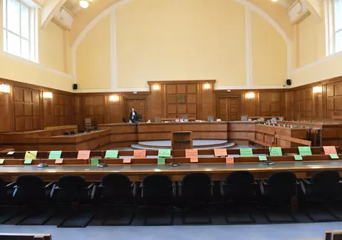 Statul a plătit 470.000 de euro despăgubiri unui bărbat arestat pe nedrept, în Cehia: „Consecințe grave asupra sănătății. A ajuns la psihiatrie”