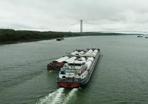 Parcul eolian din Galați prinde contur: turbinele eoliene sunt aduse „pe frumoasa Dunăre Albastră”