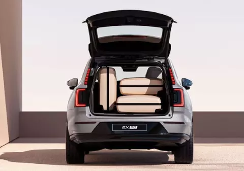 Producătorul auto Volvo a fost dat în judecată după ce un câine care trecea pe lângă mașină a rănit șoferița, în SUA: „Mișcarea animalului a declanșat senzorul fără atingere”