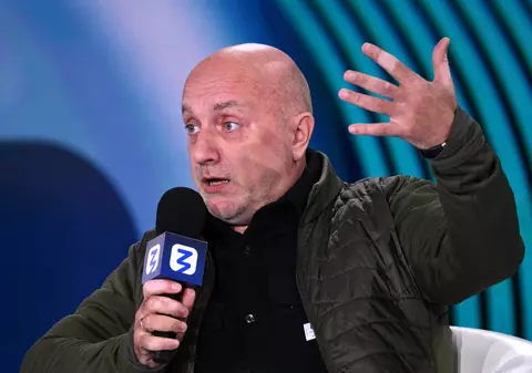 „Tinerii ruși nu se înrolează pentru bani, ci pentru că fetele iubesc soldații”. Mesajul transmis de scriitorul naționalist Zahar Prilepin, după ce Vladimir Putin a anunțat o nouă încorporare