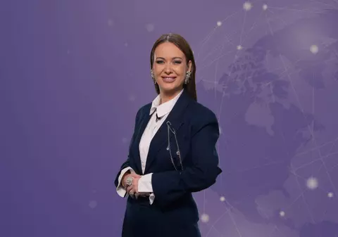 5 știri by Libertatea – Monden: Ce prezentatoare TV a recunoscut divorţul după ce a fost surprinsă cu un actor cu 12 ani mai tânăr