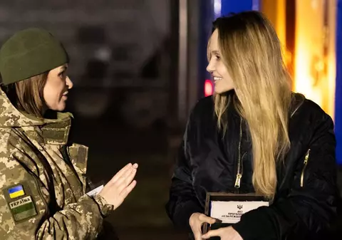 Angelina Jolie, urmărită de o dronă rusească în timpul călătoriei în Ucraina: „Auzi un zumzet slab”