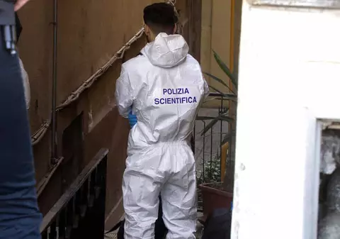 Un bărbat și-a ascuns mama moartă în pivniță timp de trei ani și s-a deghizat în femeie ca să-i ia pensia, în Italia