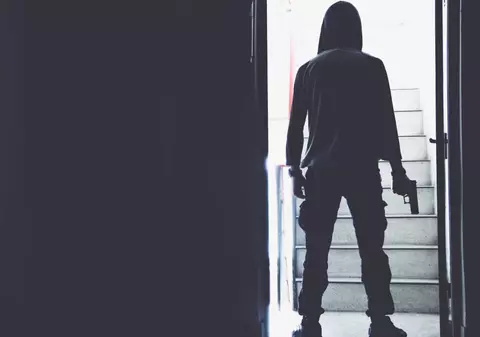 Un bărbat din Neamț s-a împușcat în cap, în timpul unui live pe internet. Avea permisul de armă anulat