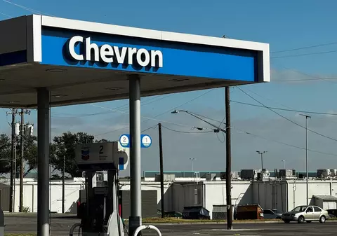 O companie petrolieră americană ar putea cumpăra o parte din portofoliul internațional al Lukoil