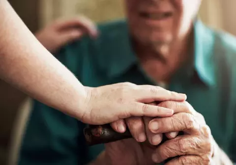 Primul simptom al demenței nu e pierderea memoriei: ce semnale subtile trebuie să observi