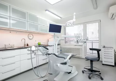 Noi informații despre cazul fetiței de 2 ani care a murit în timpul anesteziei: au fost 3 apeluri la 112. Ce spune clinica Crystal Dental