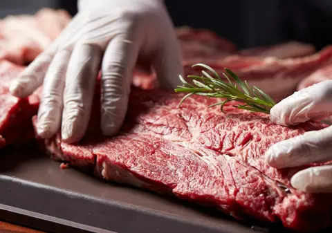 Acest tip de carne este complet interzis în 160 de țări. Cauzează cancer și crește tensiunea arterială
