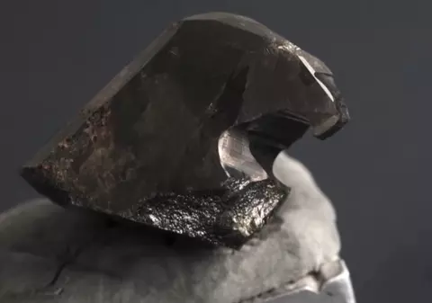 Cel mai mare diamant din lume este negru și a fost tăiat, timp de 7 ani, sub forma unui șoim