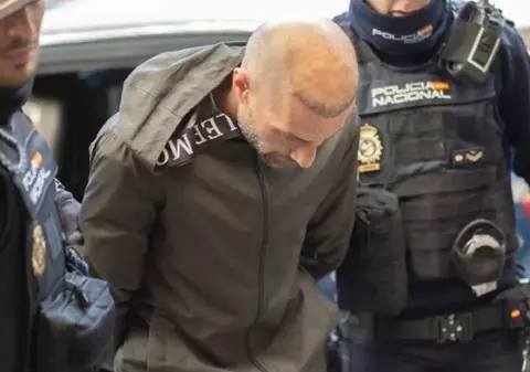 Un român din Spania și-a ucis iubita sub ochii fetiței lor de 2 ani, în timp ce conducea. Procurorul îl vrea 27 de ani după gratii