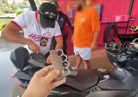 Bărbatul căutat prin Interpol a fost dat de gol de zgomotul motocicletei