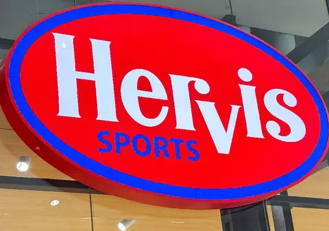 Toate magazinele Hervis Sport din România au fost vândute. Cine le-a cumpărat și care sunt motivele plecării companiei