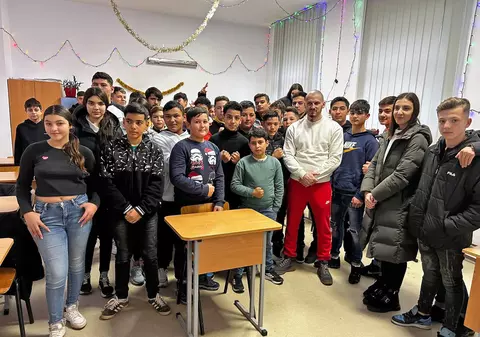 Cum a transformat un antrenor din Baia Mare suferința din copilărie într-un proiect contra hărțuirii la școală. „La violență nu răspunzi cu violență”