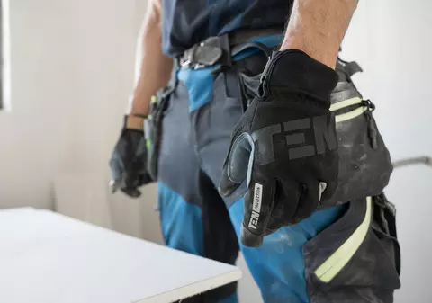 Secretele profesionalismului: de ce pantalonii de lucru fac diferența