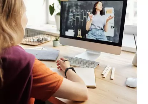 Spațiul ideal pentru studiu: cum alegi biroul și scaunul ergonomic pentru copii