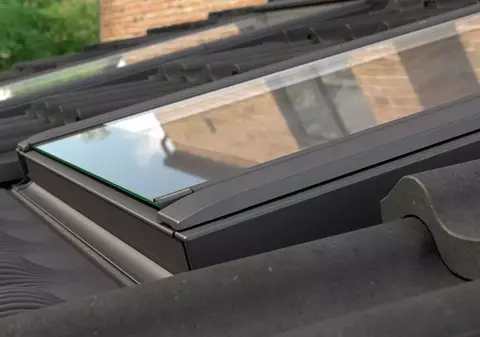 De ce merită să alegi o fereastră de mansardă VELUX GBL atunci când acoperișul are o pantă între 10 și 20 de grade