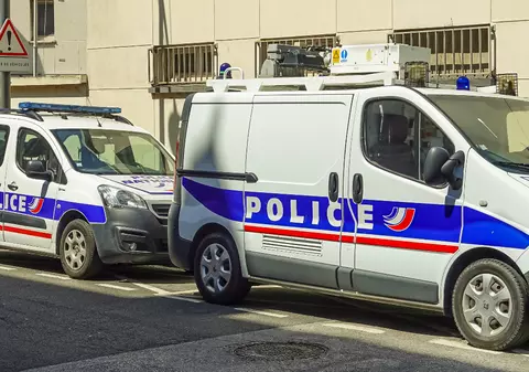 Trei criminali pe trotinete au împușcat în cap un tânăr de 23 de ani, în fața unei pizzerii din Lyon