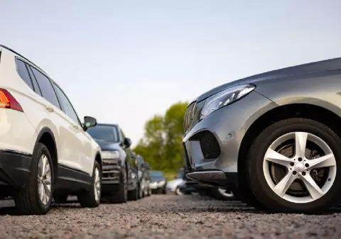 Kilometrajele sunt trucate în România chiar și la mașinile vechi de doi ani:  sunt „întinerite” în medie cu 35.000 km