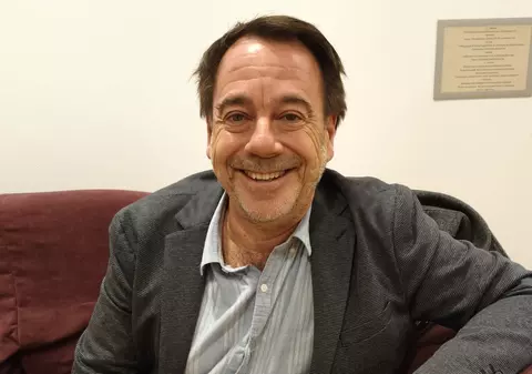 Michel Bussi, scriitor francez cu zeci de milioane de volume vândute: „Riscul ar fi să ne întoarcem la situația în care lectura și literatura sunt limitate la o clasă socială restrânsă” 