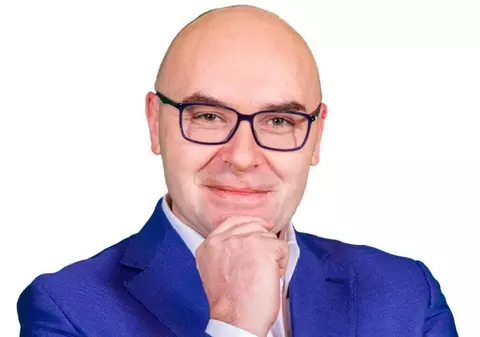 Cine este Mihai Răzvan Moraru, candidatul susținut de PNL și USR care îl provoacă pe Marcel Ciolacu la șefia Consiliului Județean Buzău