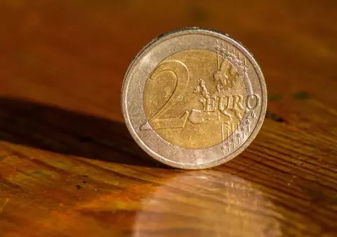 Moneda de 2 euro care are o eroare de fabricație și se vinde cu 19.000 de euro
