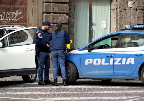 A condus 30 de ani fără permis. Polițiștii italieni care l-au oprit au rămas uimiți, dar l-au pedepsit exemplar