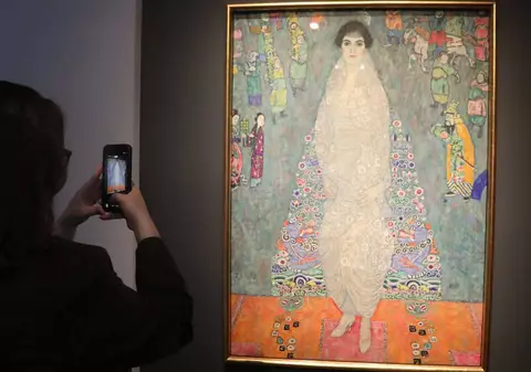 Un portret furat de naziști s-a vândut cu 236 de milioane de dolari și e a doua cea mai scumpă pictură vândută vreodată la o licitație