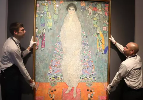 Cea mai scumpă lucrare de artă modernă din istorie este un tablou de Gustav Klimt. Suma uriașă obținută la licitație