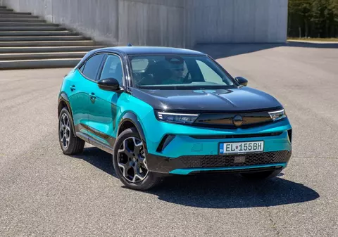 Noul Opel Mokka GSE a câștigat premiul „Volanul de Aur 2025” pentru cea mai bună mașină mică