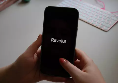 Tentativele de fraudă prin apeluri telefonice, în creștere. Revolut dezvăluie cum acționează escrocii