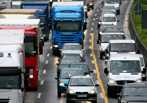 Șofer român de camion obligat de poliție să facă pauză de odihnă două zile, în Germania, în timp ce se întorcea acasă