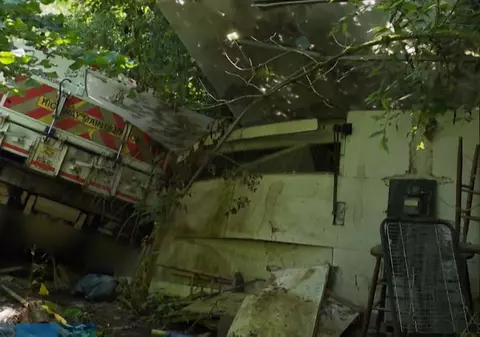 Un șofer român și-a abandonat camionul un an în grădina unui neamț, unde a ajuns din greșeală