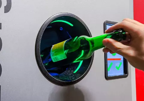 Kaufland lansează noi sticle care pot fi refolosite de până la 50 de ori. Sunt returnate, spălate și reumplute