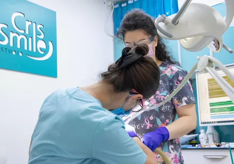 Cris Smile Studio consolidează standardele de stomatologie modernă în București prin servicii integrate, echipe specializate și tehnologie avansată
