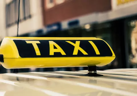 Un român cu salariul de 4.200 de euro a mers cu taxiul fără să plătească până a ajuns la închisoare: „Aici m-am purificat”