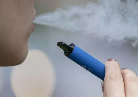 Țigările electronice apar oficial în ghidurile oncologice din SUA ca soluție pentru cei care vor să renunțe la fumat