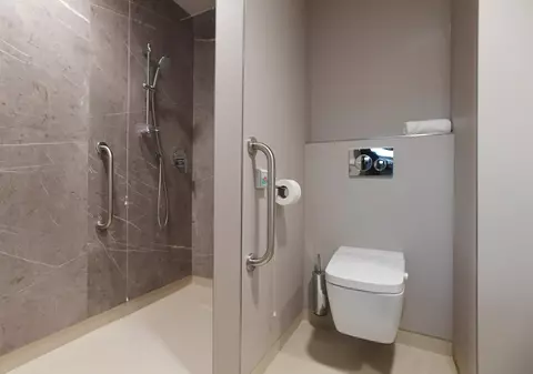 Angajat concediat pentru pauze prea lungi la toaletă. Povestea bizară care a aprins internetul în Germania