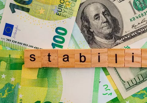 Ce faci cu banii ca să nu stea degeaba? Tot mai mulți români aleg să investească