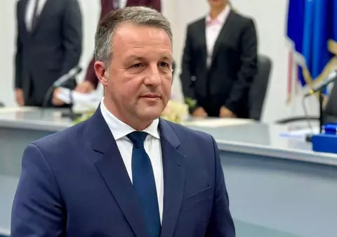 Primarul din Brăila critică Guvernul Bolojan pentru creșterea taxelor: „La anul ce mai inventezi? Alte biruri? Tot pentru cei care duc greul?”