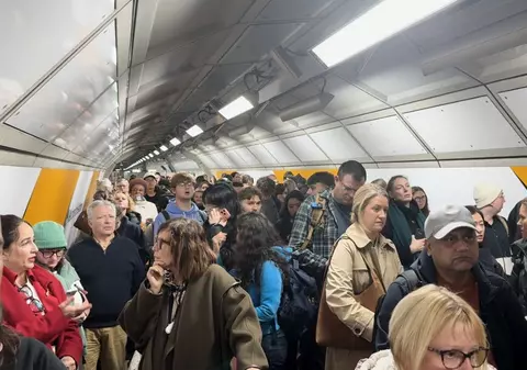 20 de persoane au fost rănite și 5 au ajuns la spital, după o bătaie într-o parcare a aeroportului Heathrow. Accesul spre porțile de îmbarcare a fost perturbat