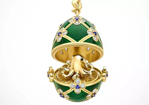 Colierul cu ou Fabergé plin cu diamante, înghiţit de un bărbat, a fost recuperat de poliţie după o aşteptare de şase zile, în Noua Zeelandă