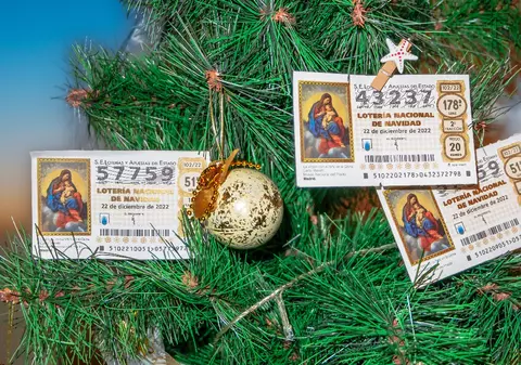 Un sat de 20 de locuitori a câștigat 4 milioane de euro la loteria de Crăciun, după ce incendiile l-au distrus