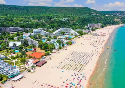 Bulgaria trece la moneda euro din ianuarie: ce trebuie să știe turiștii români pentru vacanța din 2026