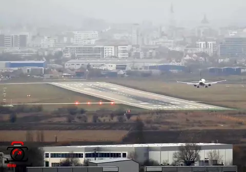 Cum au reușit piloții să aterizeze pe aeroportul din Cluj-Napoca pe o vreme extremă, cu vânt violent | VIDEO
