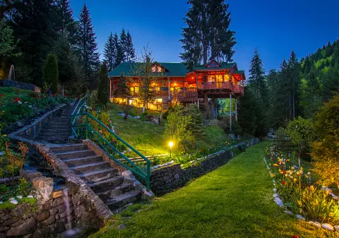 Fost pavilion de vânătoare al lui Nicolae Ceaușescu din Buzău, scos la vânzare: reședință de lux cu piscină și heliport