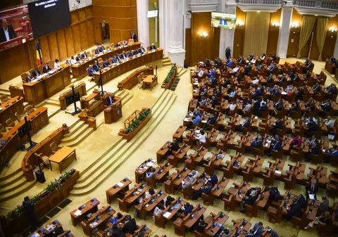 Zile libere plătite, la cerere, pentru femeile diagnosticate cu endometrioză. Proiectul de lege, adoptat de Senat