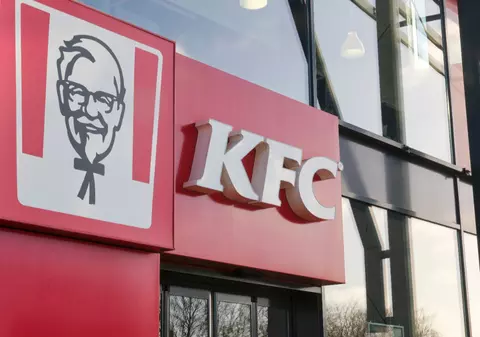Un angajat de la un restaurant KFC din Marea Britanie a primit aproape 80.000 de euro după ce șeful său a spus un singur cuvânt