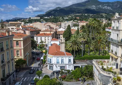 Toate semnele de circulație ar putea fi eliminate dintr-un oraș francez: „Toată lumea este mai atentă”, susține un candidat la Primărie